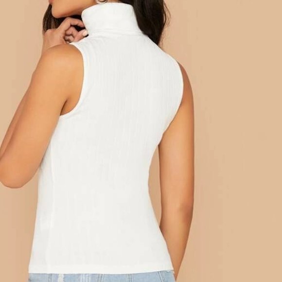 White Sleeveless RibbedTurtleneck Top in M - Picture 2 of 3